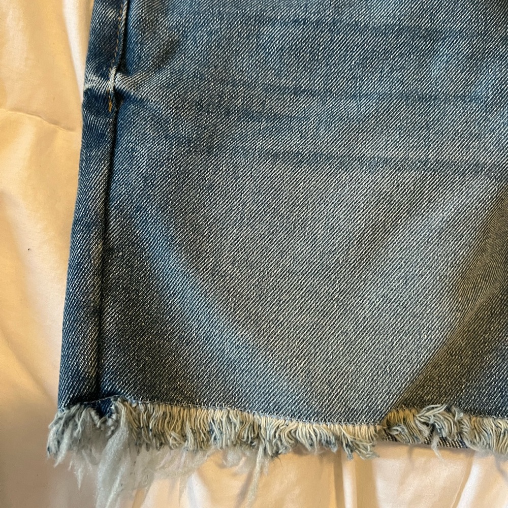 7 For All Mankind Girls Frayed hem Stretch Denim Short NWT - Picture 4 of 8